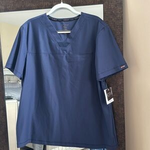 Cherokee Form stretch scrub top men’s NWT
